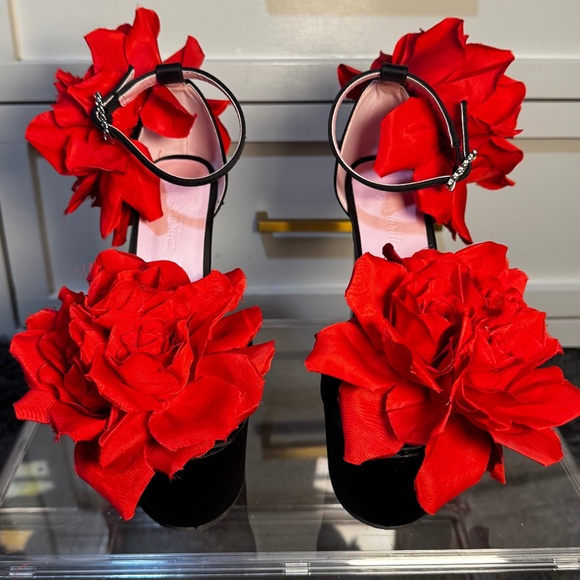 Black Satin Platform Heels w/ Red Rose Accents – Never Worn Statement Shoes 🌹✨ - Picture 4 of 5
